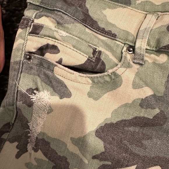 Tractr Blu High Rise Distressed Green Camo Skinny Jean Size 28 - Picture 7 of 16